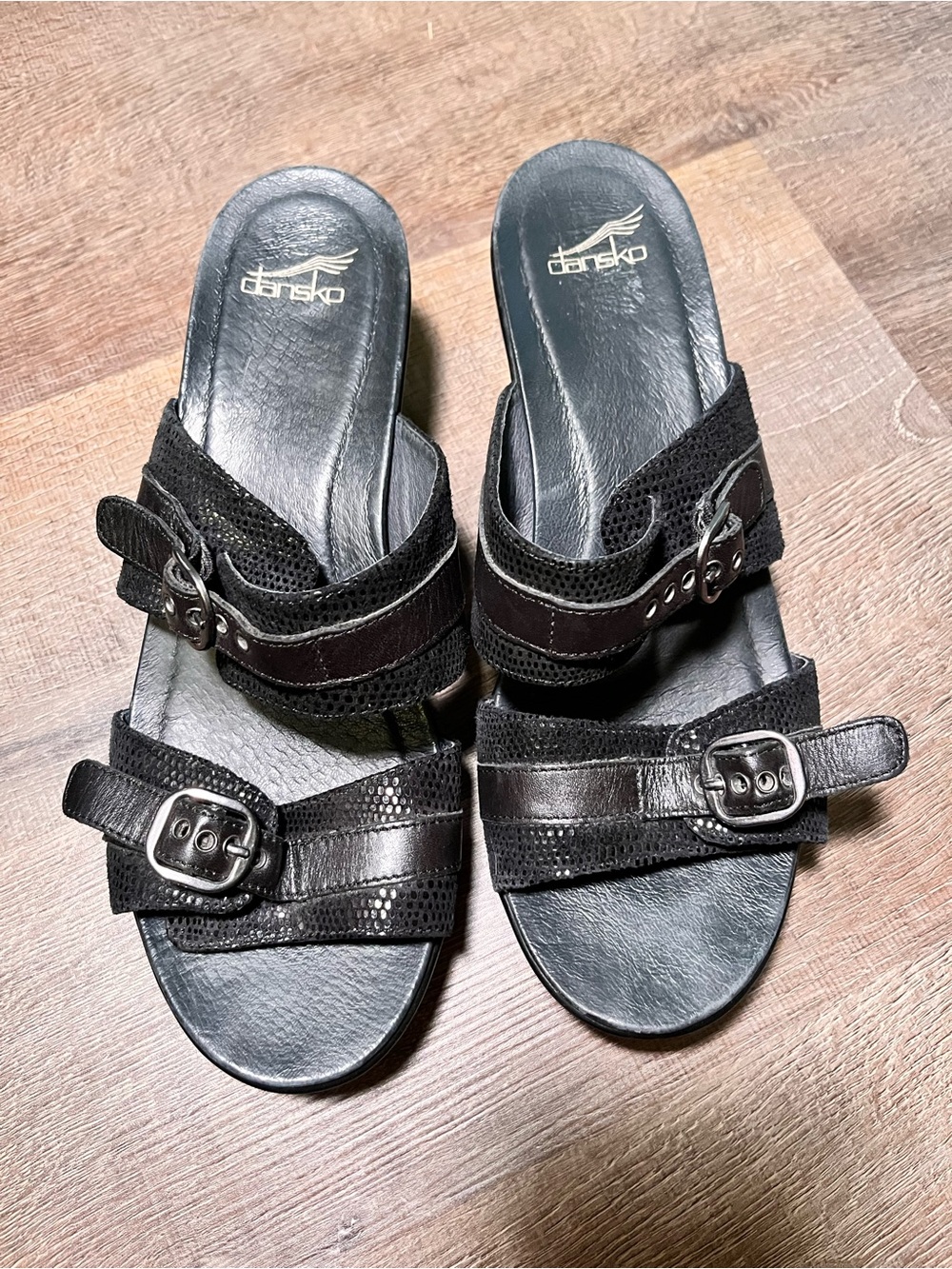 Dansko Jessie lizard embossed strappy sandal Sz 41 US 10.5 shimmer black